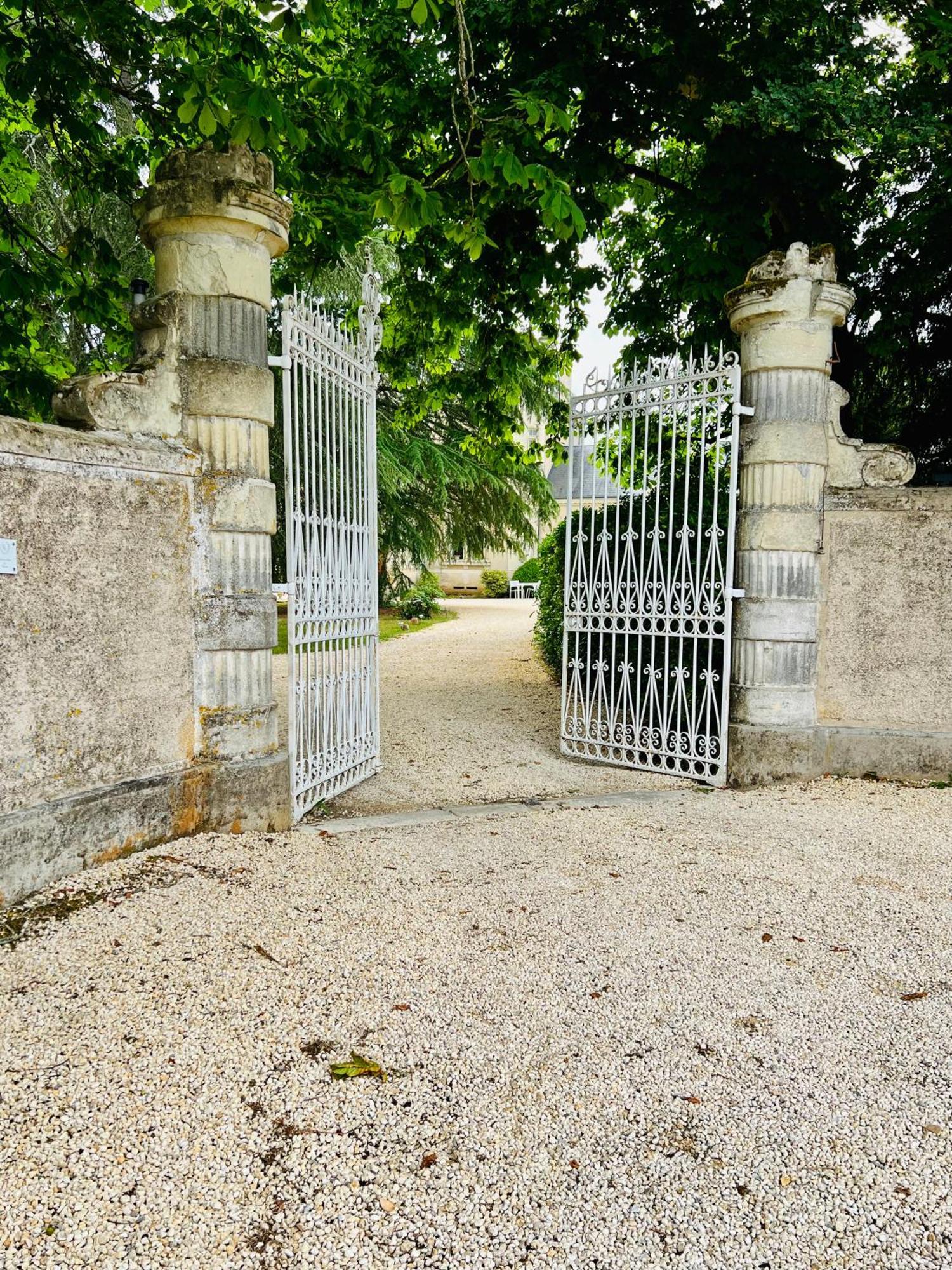 Le Chateau De Leugny Oiron Exteriér fotografie